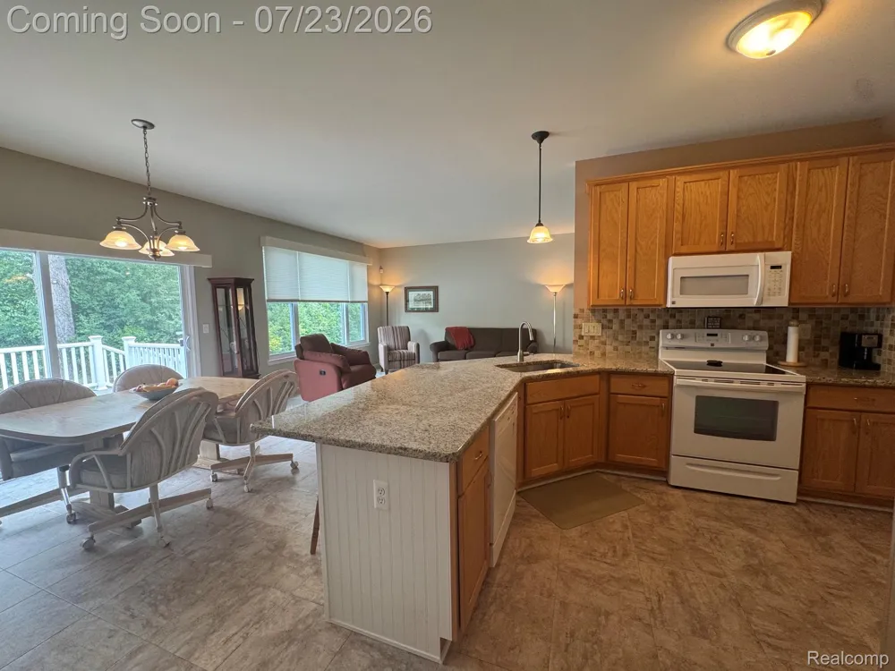1388 Luxington Drive Lapeer City, MI 48446