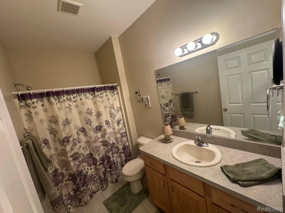 1388 Luxington Drive Lapeer City, MI 48446