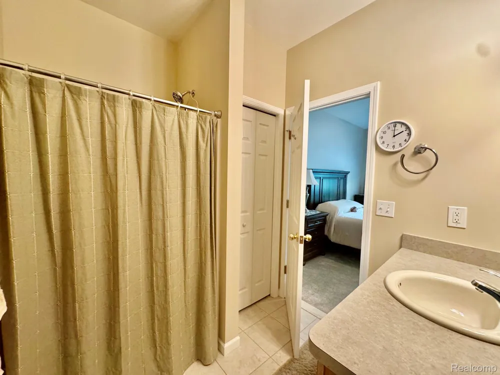 1388 Luxington Drive Lapeer City, MI 48446
