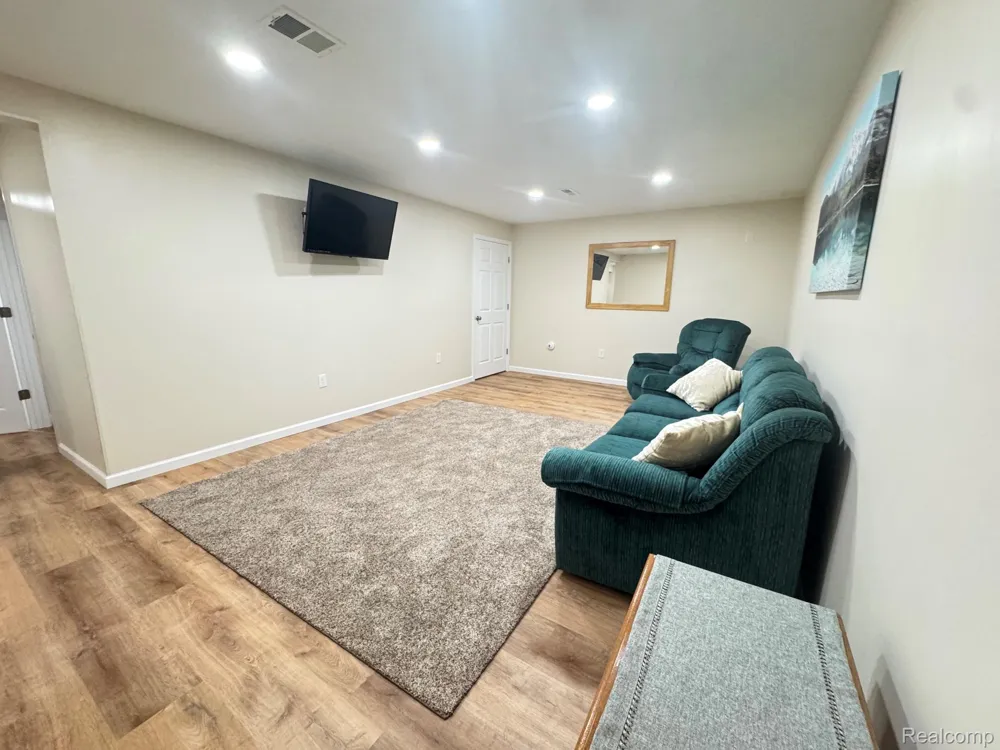 1388 Luxington Drive Lapeer City, MI 48446