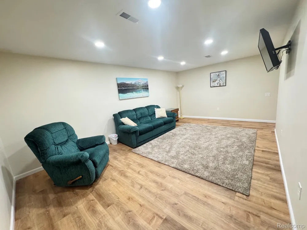 1388 Luxington Drive Lapeer City, MI 48446