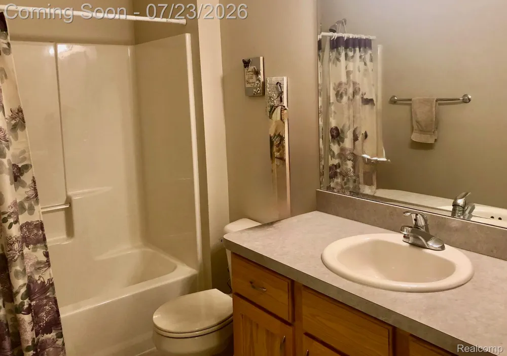 1388 Luxington Drive Lapeer City, MI 48446