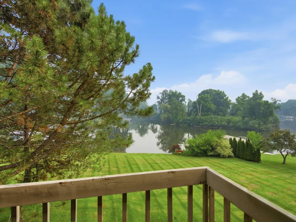 3926 Lakes Edge Drive Commerce Charter Township, MI 48382