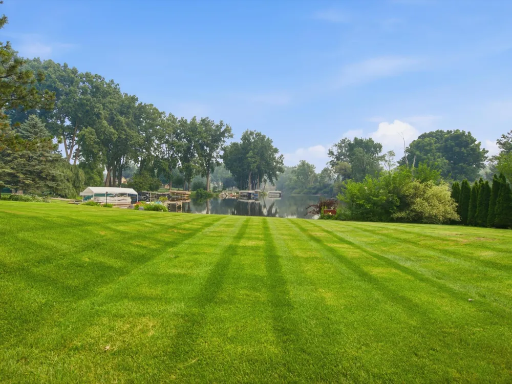 3926 Lakes Edge Drive Commerce Charter Township, MI 48382
