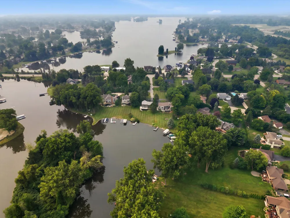 3926 Lakes Edge Drive Commerce Charter Township, MI 48382