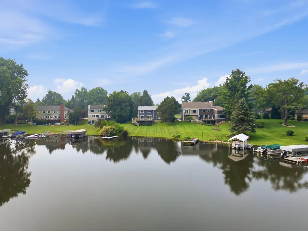 3926 Lakes Edge Drive Commerce Charter Township, MI 48382