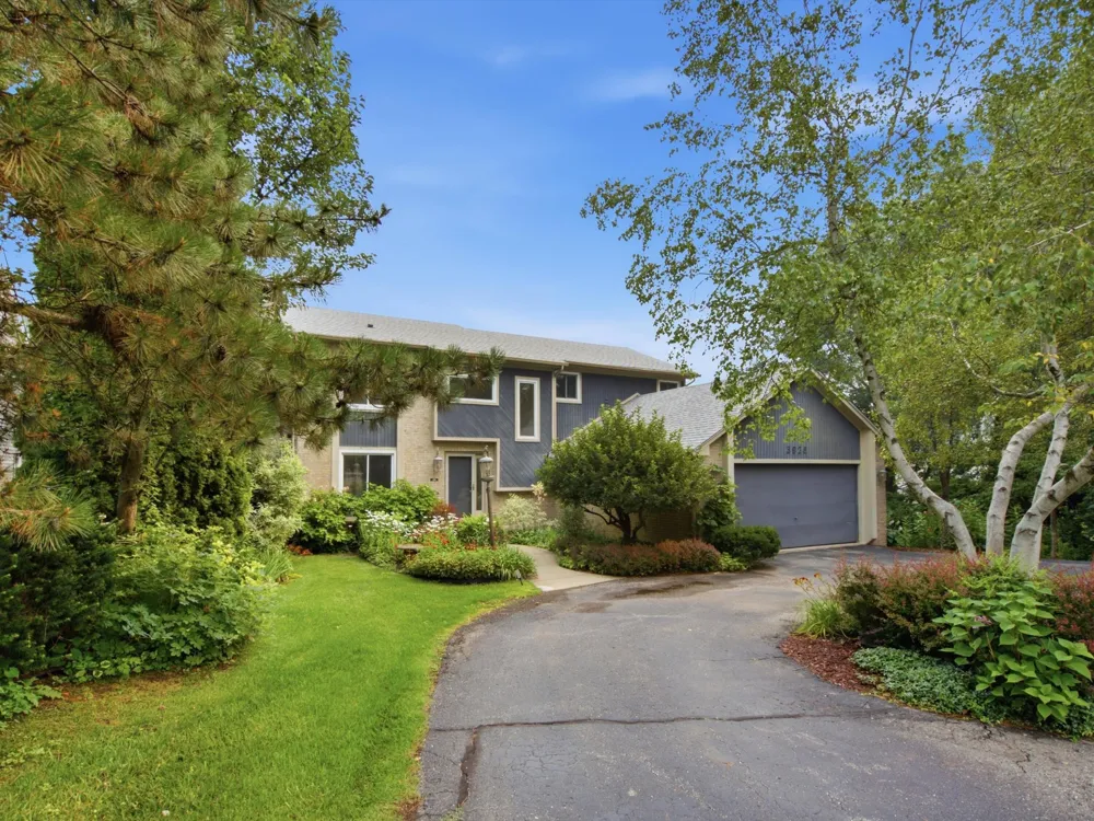 3926 Lakes Edge Drive Commerce Charter Township, MI 48382