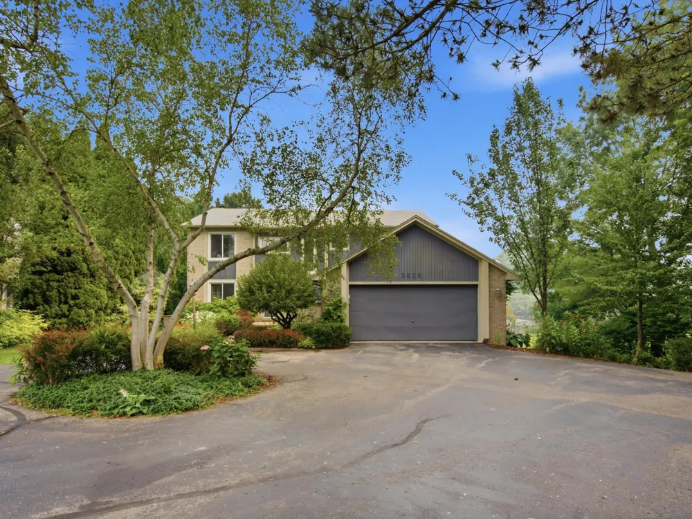 3926 Lakes Edge Drive Commerce Charter Township, MI 48382