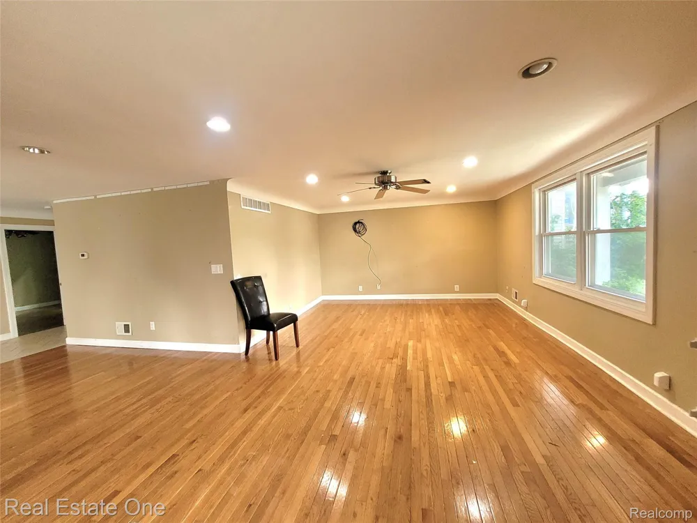 2715 3rd Street Wyandotte City, MI 48192