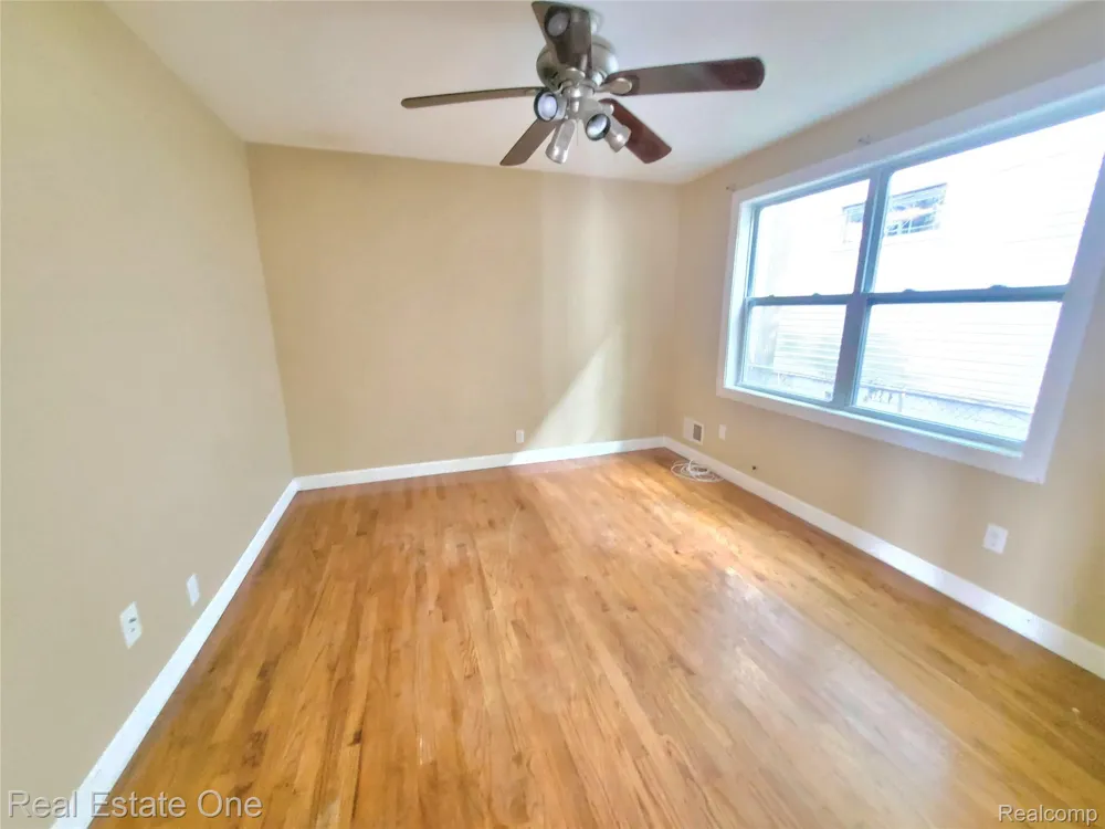 2715 3rd Street Wyandotte City, MI 48192