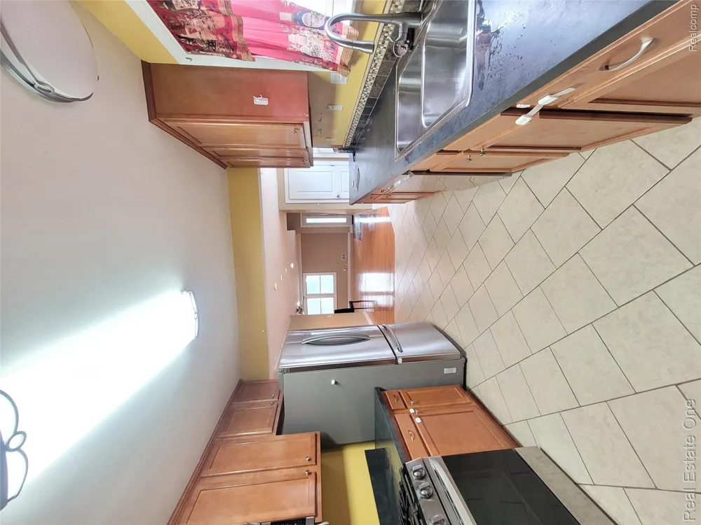 2715 3rd Street Wyandotte City, MI 48192