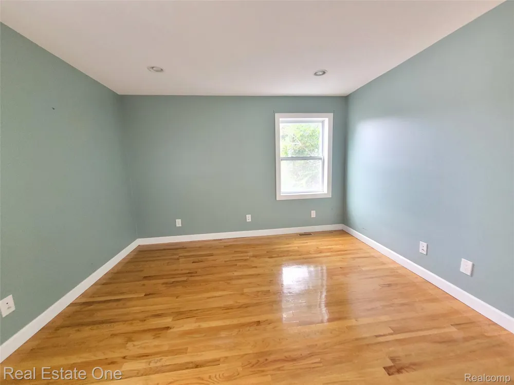 2715 3rd Street Wyandotte City, MI 48192