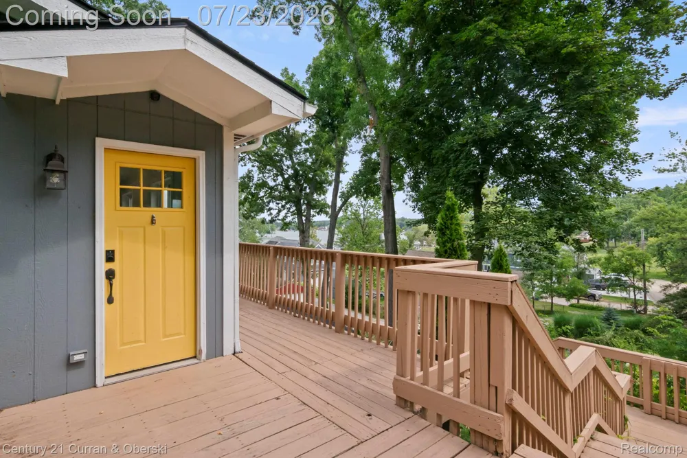 10492 Lake Shore Drive Tyrone Township, MI 48430