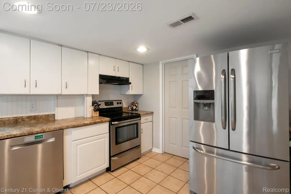 10492 Lake Shore Drive Tyrone Township, MI 48430