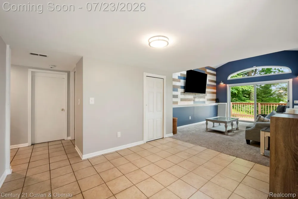 10492 Lake Shore Drive Tyrone Township, MI 48430