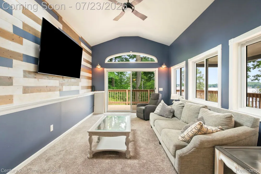 10492 Lake Shore Drive Tyrone Township, MI 48430