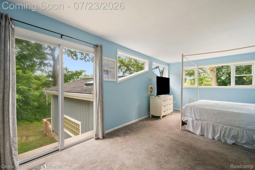 10492 Lake Shore Drive Tyrone Township, MI 48430