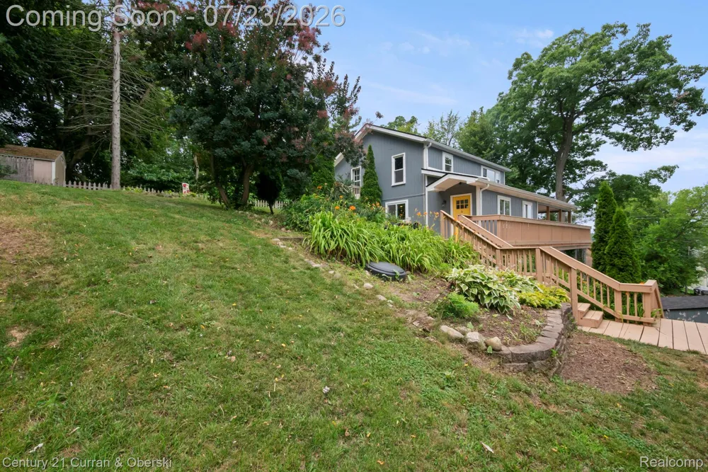 10492 Lake Shore Drive Tyrone Township, MI 48430