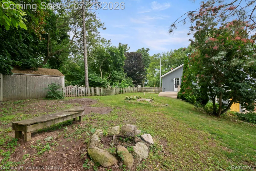 10492 Lake Shore Drive Tyrone Township, MI 48430