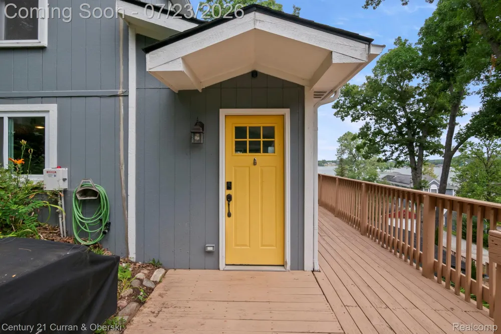 10492 Lake Shore Drive Tyrone Township, MI 48430