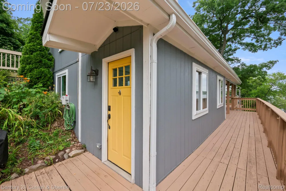 10492 Lake Shore Drive Tyrone Township, MI 48430