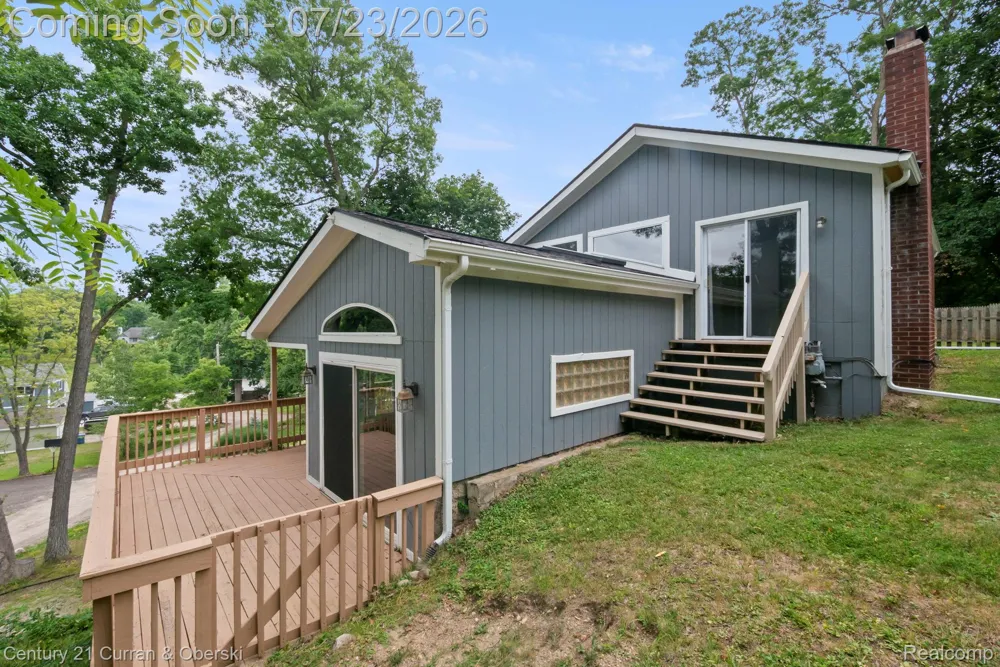 10492 Lake Shore Drive Tyrone Township, MI 48430