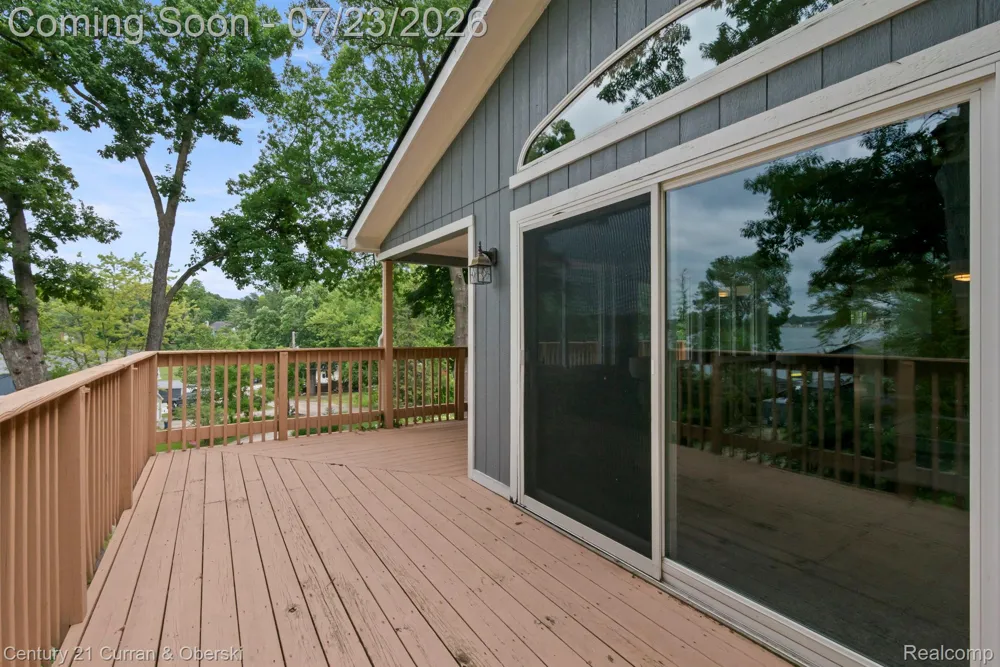 10492 Lake Shore Drive Tyrone Township, MI 48430