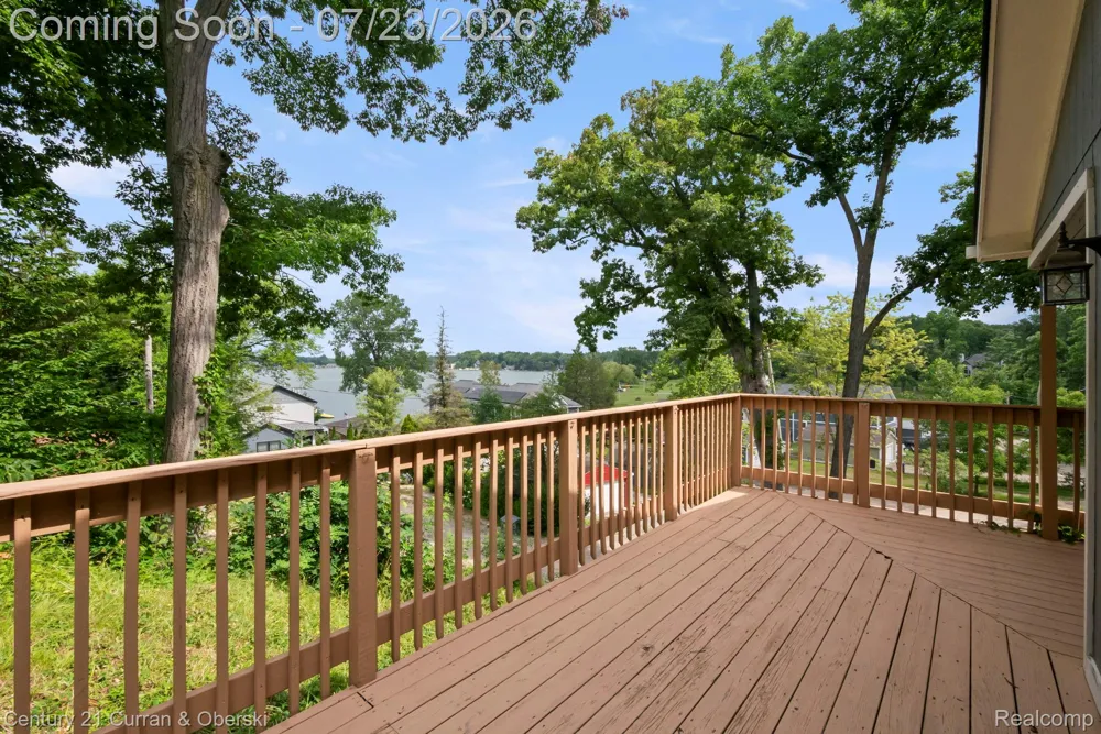 10492 Lake Shore Drive Tyrone Township, MI 48430