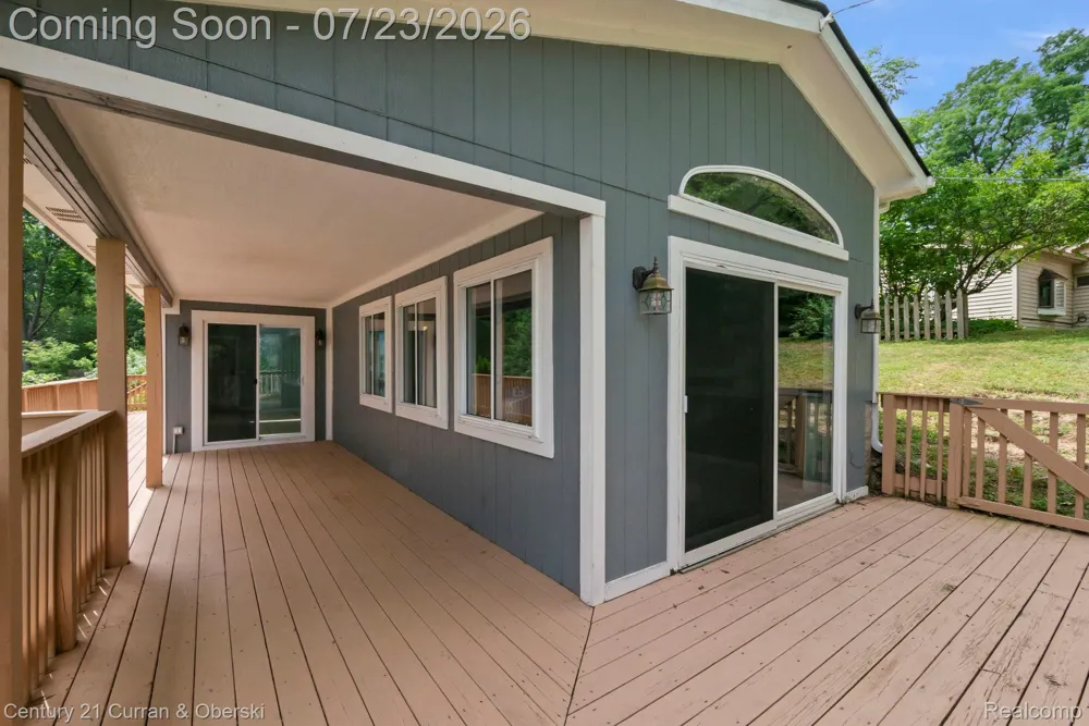 10492 Lake Shore Drive Tyrone Township, MI 48430