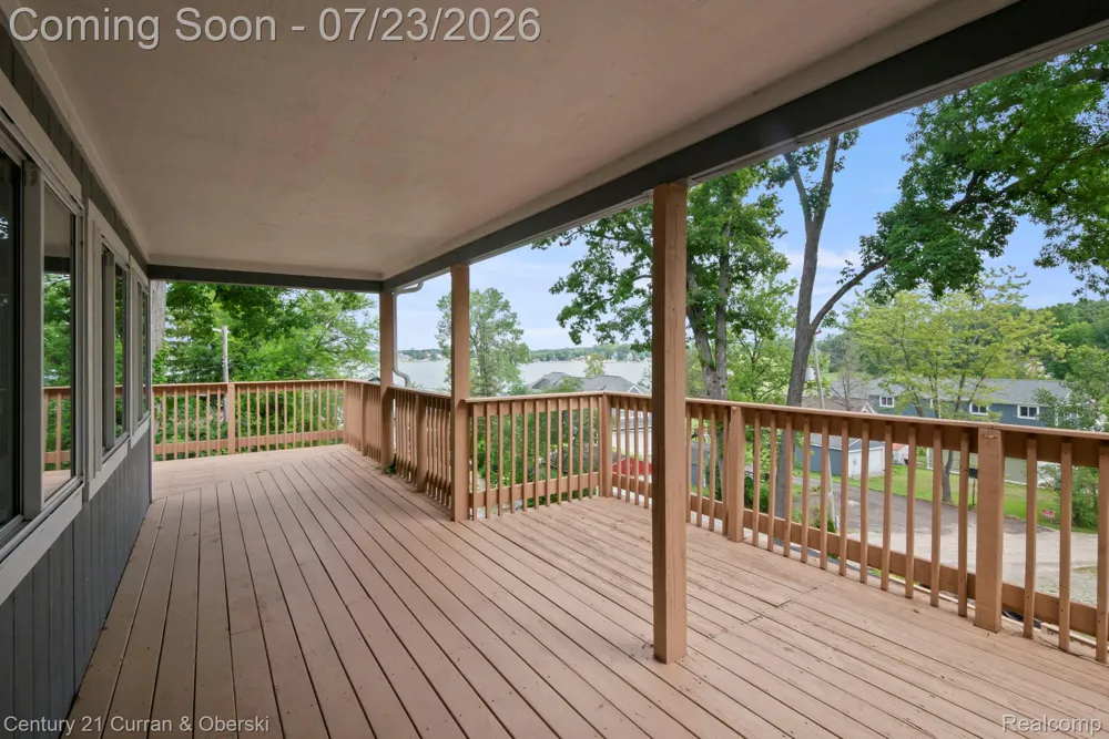 10492 Lake Shore Drive Tyrone Township, MI 48430