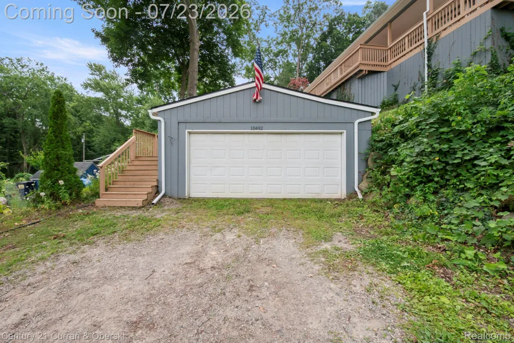 10492 Lake Shore Drive Tyrone Township, MI 48430
