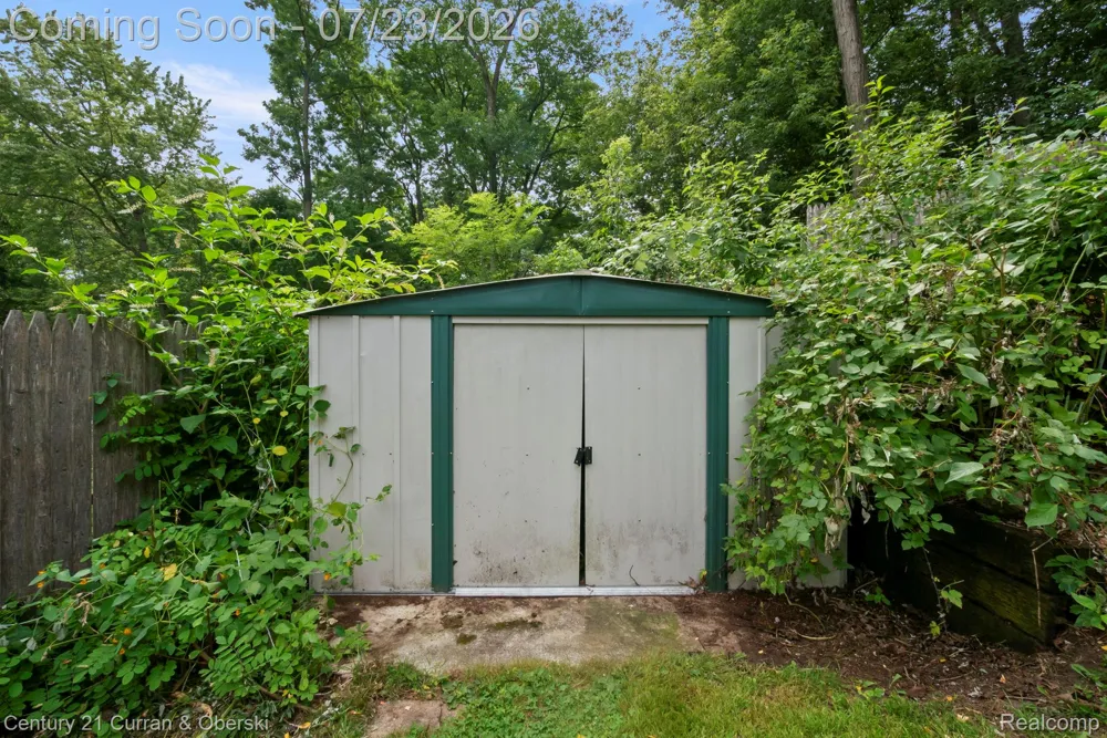 10492 Lake Shore Drive Tyrone Township, MI 48430