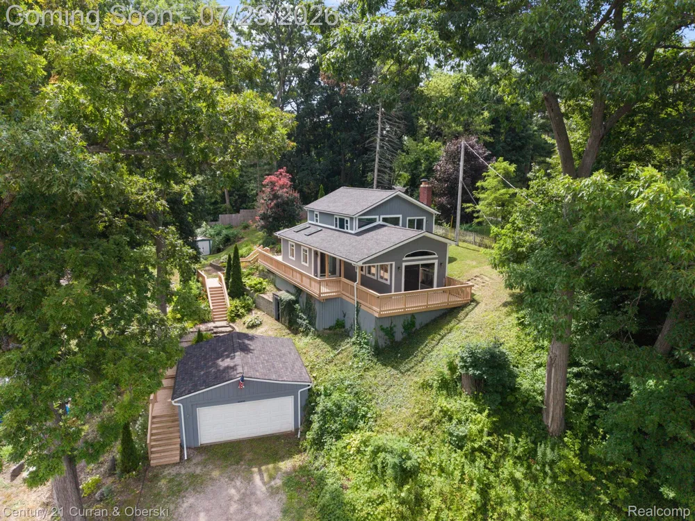 10492 Lake Shore Drive Tyrone Township, MI 48430