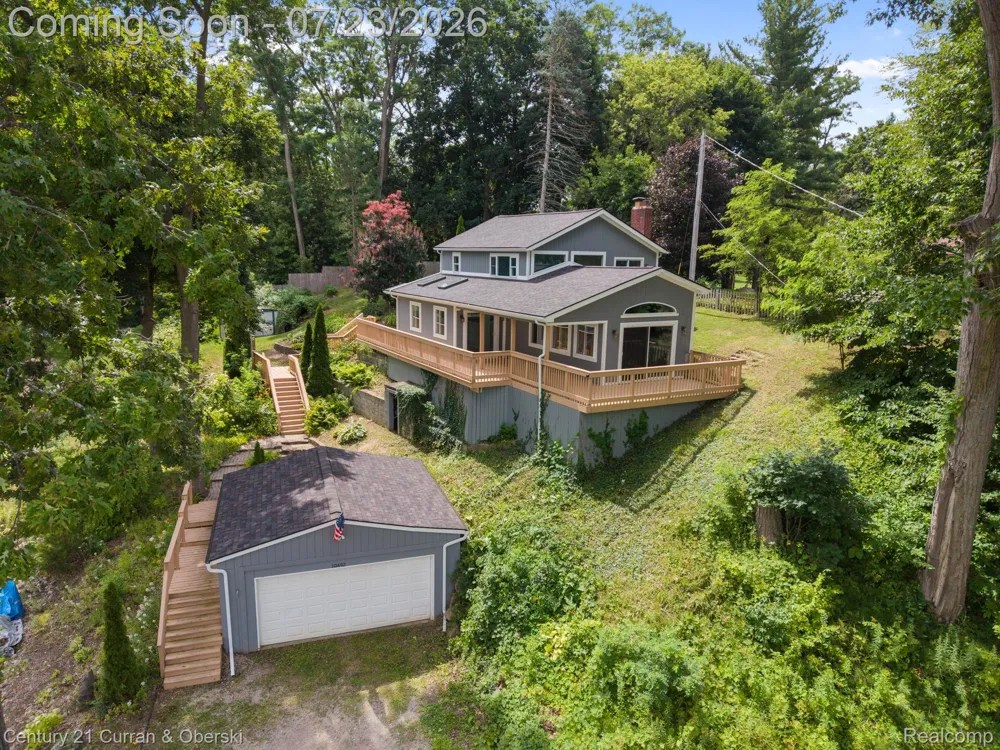 10492 Lake Shore Drive Tyrone Township, MI 48430