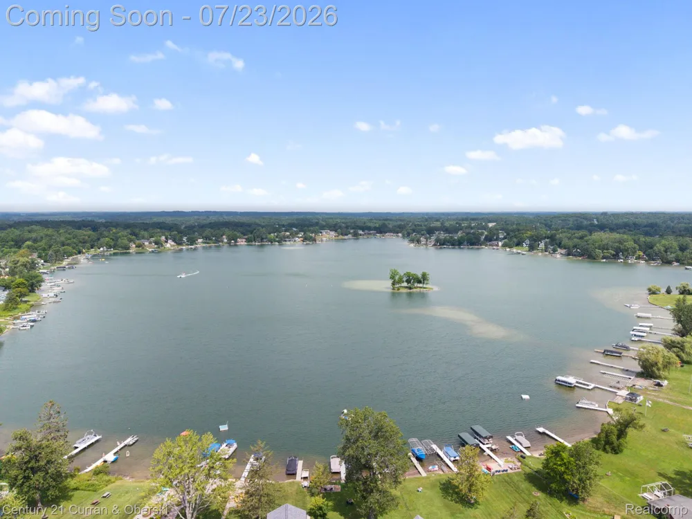 10492 Lake Shore Drive Tyrone Township, MI 48430