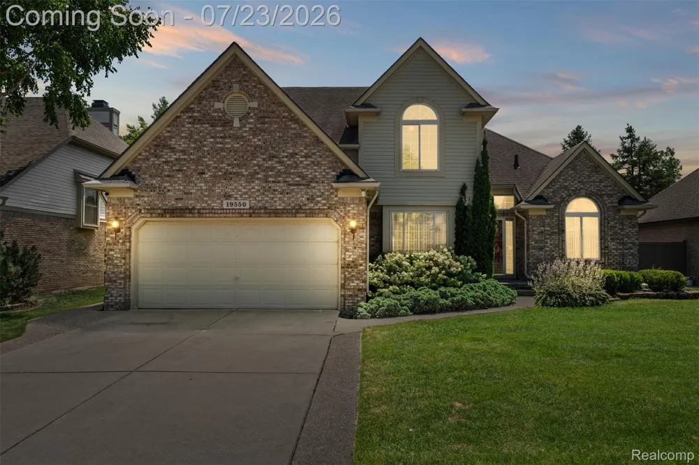 19550 Shorecrest Drive Clinton Charter Township, MI 48038