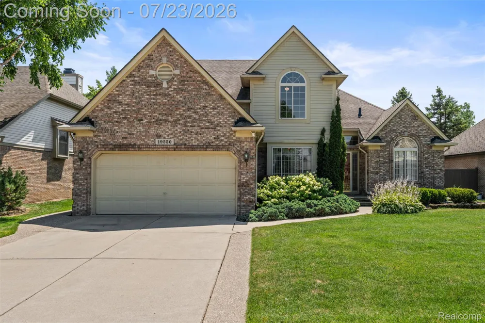 19550 Shorecrest Drive Clinton Charter Township, MI 48038