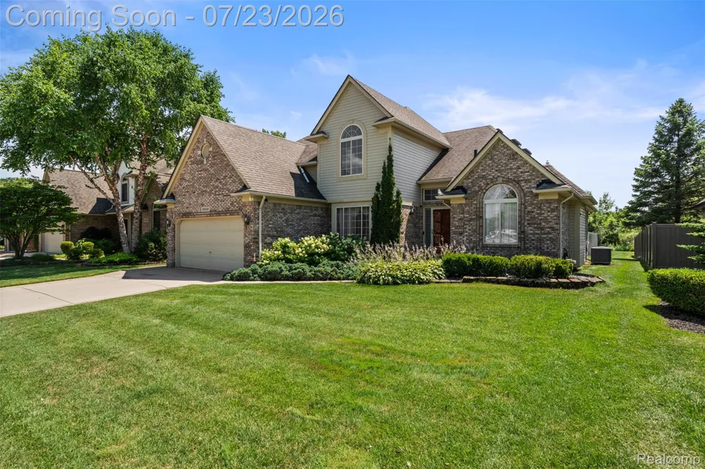 19550 Shorecrest Drive Clinton Charter Township, MI 48038