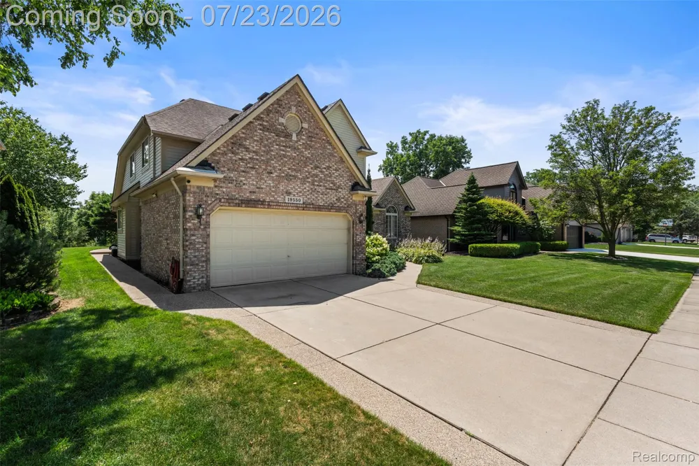 19550 Shorecrest Drive Clinton Charter Township, MI 48038
