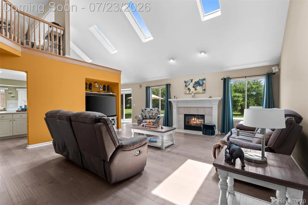 19550 Shorecrest Drive Clinton Charter Township, MI 48038