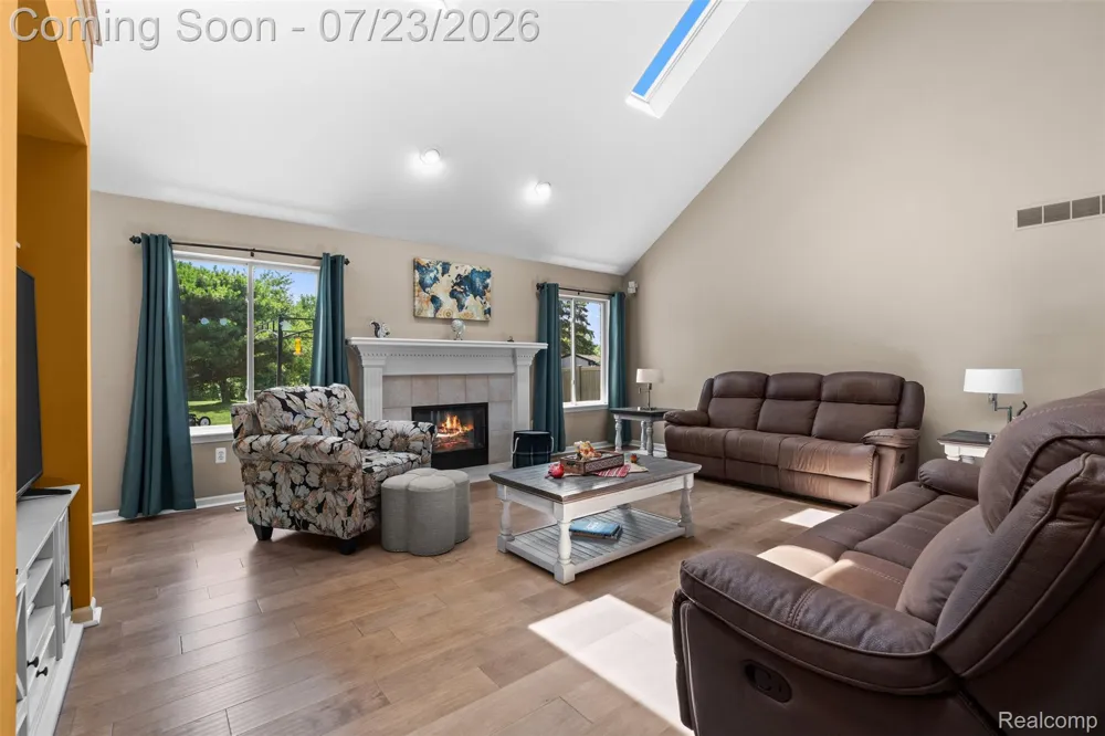 19550 Shorecrest Drive Clinton Charter Township, MI 48038