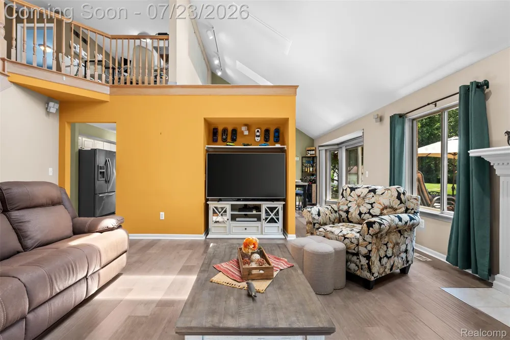 19550 Shorecrest Drive Clinton Charter Township, MI 48038
