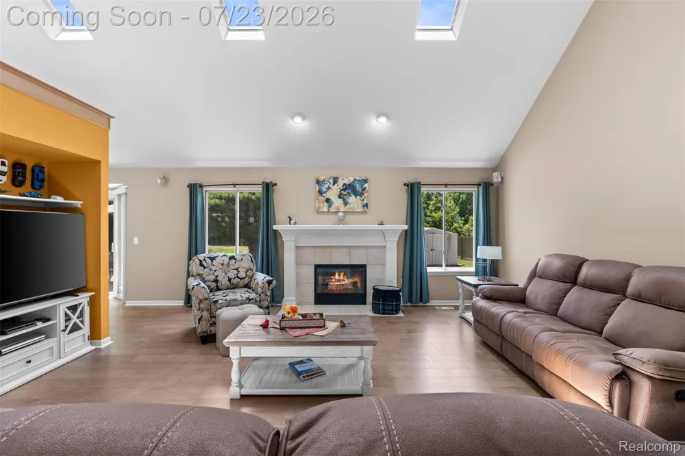 19550 Shorecrest Drive Clinton Charter Township, MI 48038