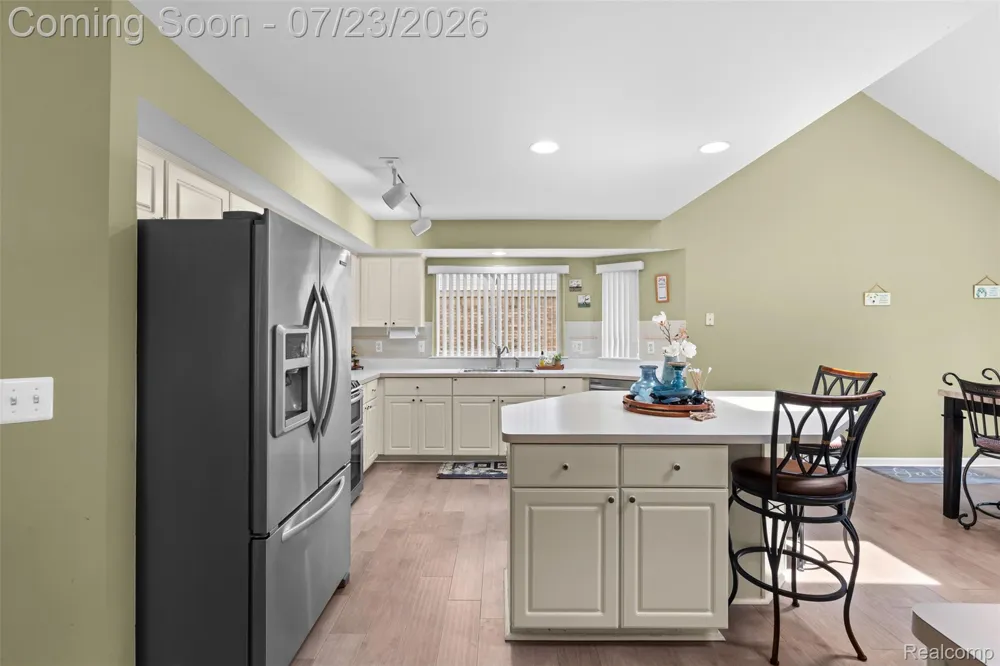 19550 Shorecrest Drive Clinton Charter Township, MI 48038