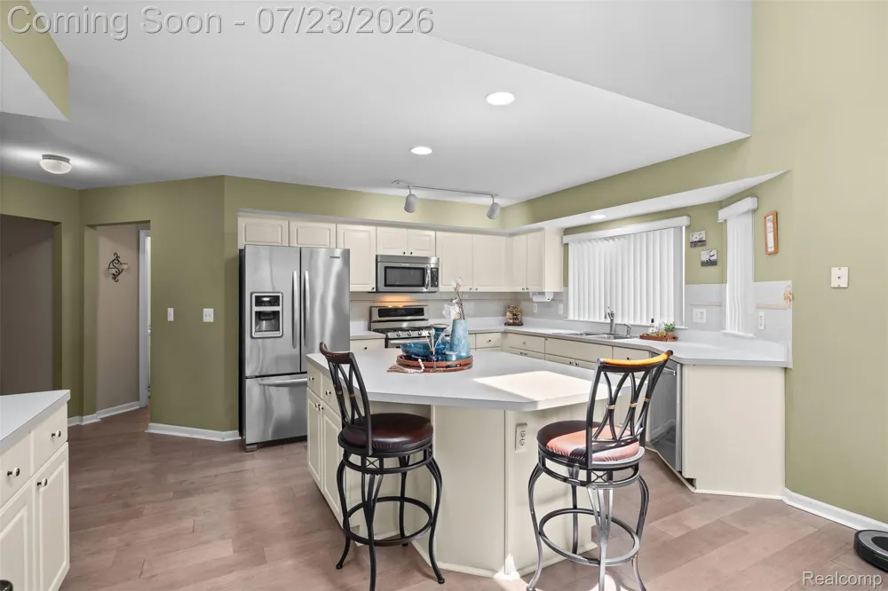 19550 Shorecrest Drive Clinton Charter Township, MI 48038