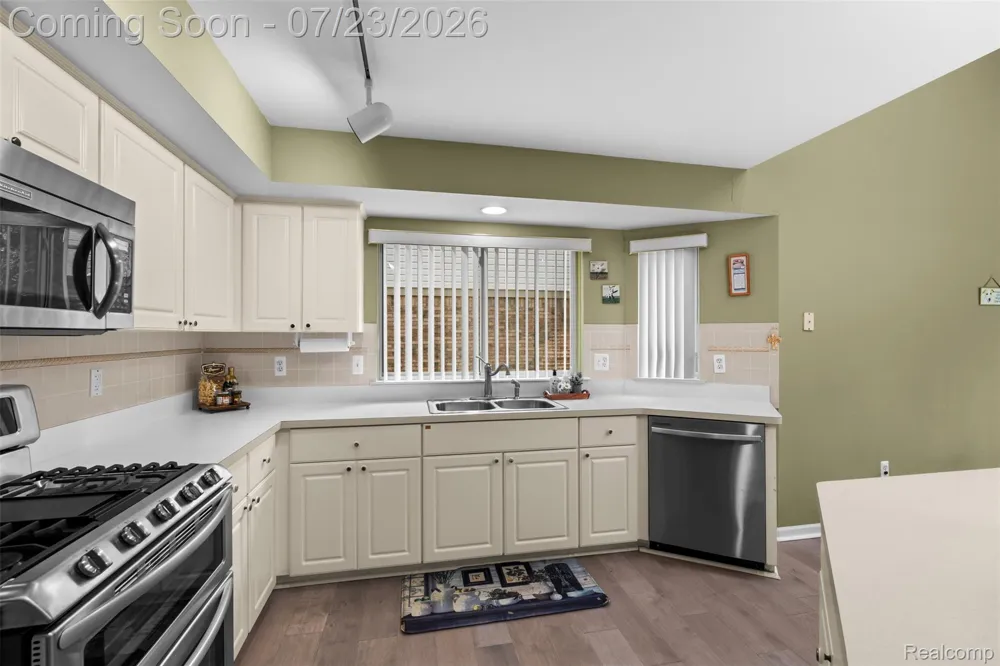 19550 Shorecrest Drive Clinton Charter Township, MI 48038