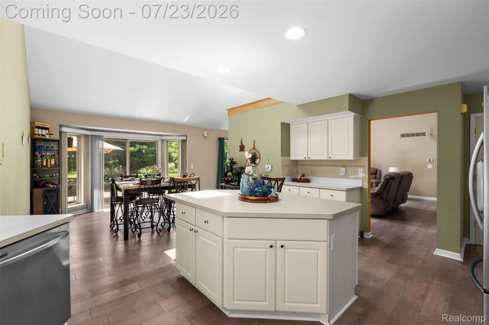 19550 Shorecrest Drive Clinton Charter Township, MI 48038