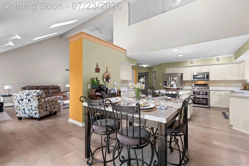 19550 Shorecrest Drive Clinton Charter Township, MI 48038