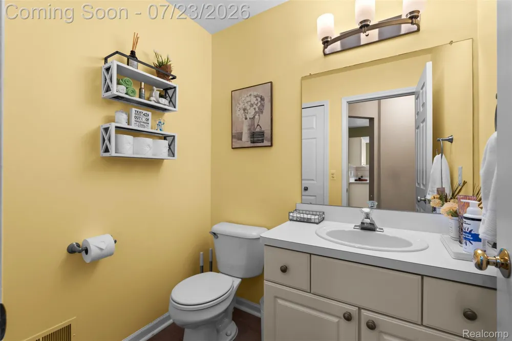 19550 Shorecrest Drive Clinton Charter Township, MI 48038