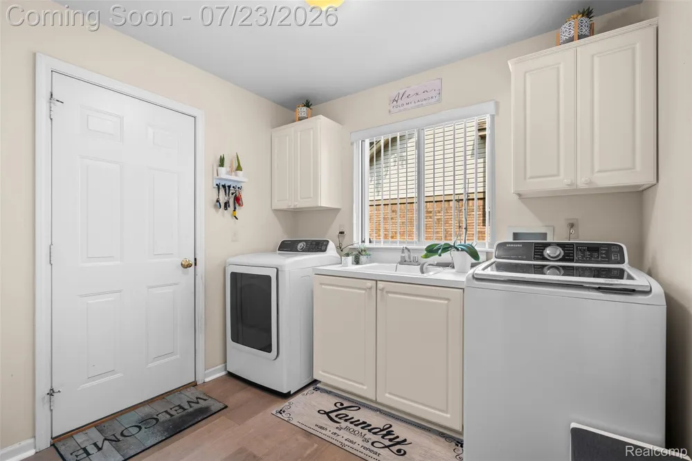 19550 Shorecrest Drive Clinton Charter Township, MI 48038